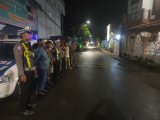 Patroli Kamtipmas Polsek Semampir Antisipasi Tawuran dan Balap Liar di Jalan Bulaksari