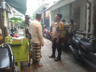 Bhabinkamtibmas Ampel Bersama Babinsa Laksanakan Sambang Dialogis Perkuat Sinergi Jaga Kamtibmas Lingkungan