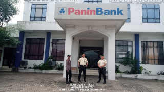 Polsek Asemrowo Tingkatkan Keamanan Objek Vital Melalui Patroli Pemantauan di Panin Bank Tambak Langon