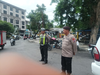 Patroli Harkamtibmas Polsek Pabean Cantikan di Jalan Bunguran Jaga Keamanan dan Kelancaran Lalu Lintas
