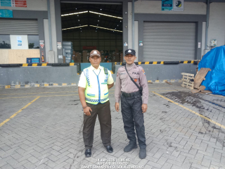 Patroli Pemantauan di Kawasan Pergudangan Dumar, Polsek Asemrowo Sampaikan Himbauan Harkamtibmas Antisipasi 3C