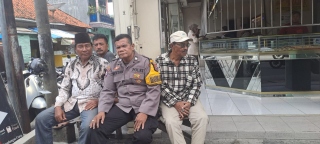 Bhabinkamtibmas Krembangan Utara Laksanakan Sambang Dialogis dan Himbauan Kamtibmas kepada Pedagang Emas