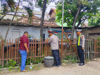 Patroli Kamtibmas Polsek Semampir di Jalan Sidotopo Dukung Pemantauan Program Pemerintah Budidaya Ikan Lele