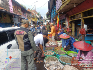 Sinergi Binmas Polsek Pabean Cantikan dan Tiga Pilar Laksanakan Penertiban PKL serta Pencegahan Parkir Liar di Sekitar Pasar Ikan Nyamplungan