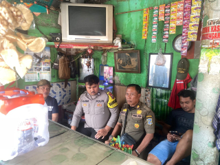 Bhabinkamtibmas Wonokusumo Laksanakan Sambang Dialogis Bersama Ketua RW untuk Perkuat Sinergi Jaga Kamtibmas Lingkungan