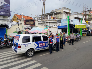 Patroli Kamtibmas Polsek Semampir Jaga Keamanan Kawasan Wisata Religi Sunan Ampel