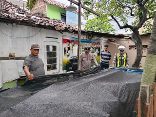 Patroli Kamtibmas Polsek Semampir Pantau Program Budidaya Ikan Lele di Jalan Sidotopo