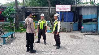 Patroli Pemantauan Pergudangan Greges Jaya, Polsek Asemrowo Tingkatkan Kewaspadaan di Objek Vital Industri