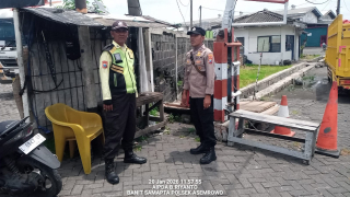 Patroli Pemantauan Pergudangan Kalianak 75, Polsek Asemrowo Perkuat Harkamtibmas Cegah 3C