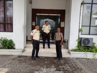 Pengamanan Objek Vital Perbankan, Polsek Asemrowo Laksanakan Patroli Dialogis di Panin Bank Tambak Langon