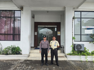 Patroli Objek Vital Panin Bank Tambak Langon, Polsek Asemrowo Sampaikan Himbauan Kamtibmas