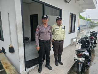 Patroli Pemantauan Objek Vital PT Injaplas, Polsek Asemrowo Sampaikan Himbauan Kamtibmas