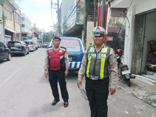 Patroli Harkamtibmas Polsek Pabean Cantikan Intensifkan Pengamanan Pasar Bong Antisipasi Kerawanan 3C Jelang Bulan Puasa