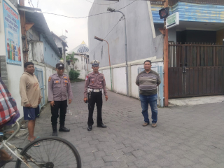 Patroli Harkamtibmas Polsek Semampir di Jalan Pertukangan Tingkatkan Keamanan Wilayah dan Kenyamanan Masyarakat