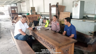 Patroli Polsek Asemrowo Intensifkan Pengamanan Kawasan Pergudangan Tambak Langon