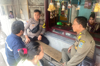 Bhabinkamtibmas Wonokusumo Laksanakan Sambang Dialogis Jaga Keamanan Lingkungan