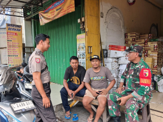 Bhabinkamtibmas Ampel Bersama Babinsa Laksanakan Sambang Dialogis Jaga Kamtibmas