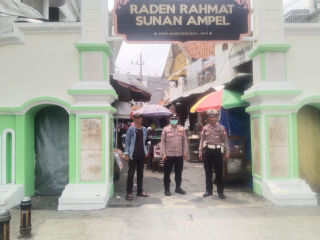 Polsek Semampir Intensifkan Patroli Kamtibmas Di Wisata Religi Sunan Ampel
