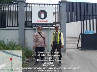 Patroli Dialogis Personil Polsek Asemrowo di Pergudangan Jalan Margomulyo