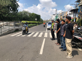 Polsek Semampir Laksanakan Patroli Harkamtibmas di Pintu Masuk Wisata Religi Sunan Ampel, Antisipasi Peziarah dan Potensi 3C