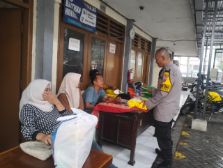 Bhabinkamtibmas Tanjung Perak Laksanakan Sambang dan Koordinasi dengan Petugas Koperasi Merah Putih Sampaikan Pesan Kamtibmas