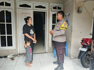 Bhabinkamtibmas Pegirian Sambang Warga Tenggumung Baru Sampaikan Pesan Kamtibmas