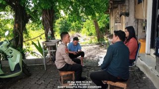 Patroli Sambang Polsek Asemrowo di Jalan Greges Sampaikan Imbauan Antisipasi Penipuan dan 3C