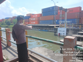 Pemantauan Rumah Pompa Air Balong 2 oleh Polsek Asemrowo, Debit Air Normal dan Situasi Aman