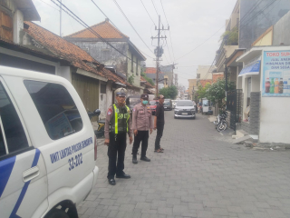 Polsek Semampir Laksanakan Patroli Harkamtibmas di Jalan Petukangan untuk Antisipasi Kerawanan