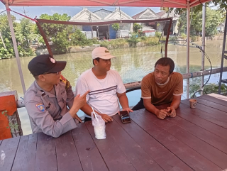 Bhabinkamtibmas Nyamplungan Laksanakan Sambang Warga di Jalan Kalimas Timur