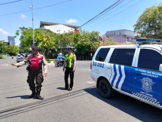 Polsek Pabean Cantikan Laksanakan Patroli dan Pengaturan Lalu Lintas di Jalan Jagalan – Pengampon