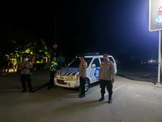 Patroli Dini Hari di JLLT Kedungcowek, Personil Polsek Kenjeran Antisipasi 3C, Balap Liar dan Gangster Demi Jaga Kondusifitas Wilayah