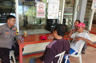 Bhabinkamtibmas Pegirian Laksanakan Sambang Tokoh Masyarakat, Sampaikan Imbauan Kamtibmas dan Antisipasi Penipuan serta Bahaya Kebakaran