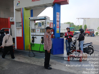 Patroli Dialogis di SPBU Margomulyo, Personil Polsek Asemrowo Sampaikan Imbauan Kamtibmas dan Antisipasi Kerawanan 3C