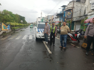 Patroli Kamtibmas di Kawasan Wisata Religi Sunan Ampel, Personil Polsek Semampir Antisipasi Copet dan Kerawanan 3C