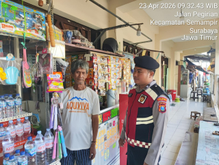 Patroli Perintis Presisi Satsamapta Polres Pelabuhan Tanjung Perak Pantau Kawasan UMKM Ampel
