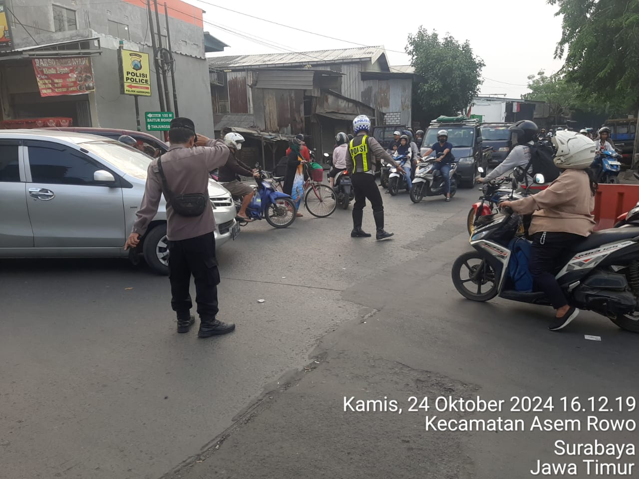 Pemantauan Lalu Lintas di Persimpangan Rel KA Tambak Mayor