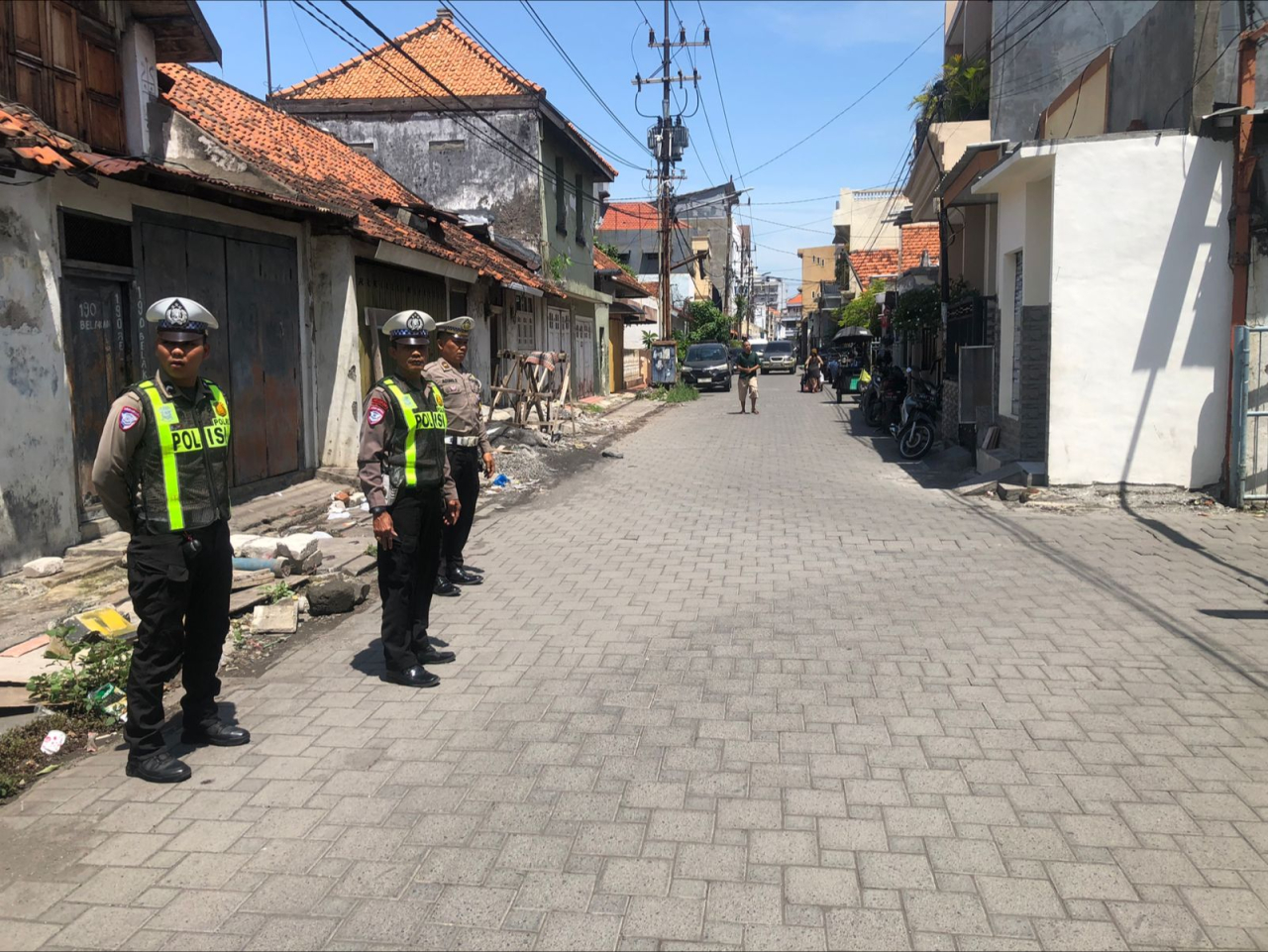 Patroli Harkamtibmas oleh Polsek Semampir di Jalan Petukangan, Ampel