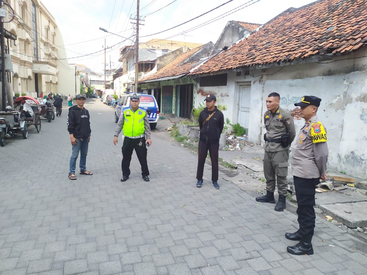 Patroli Harkamtibmas Polsek Semampir Antisipasi Parkir Liar dan 3C di Jalan Petukangan