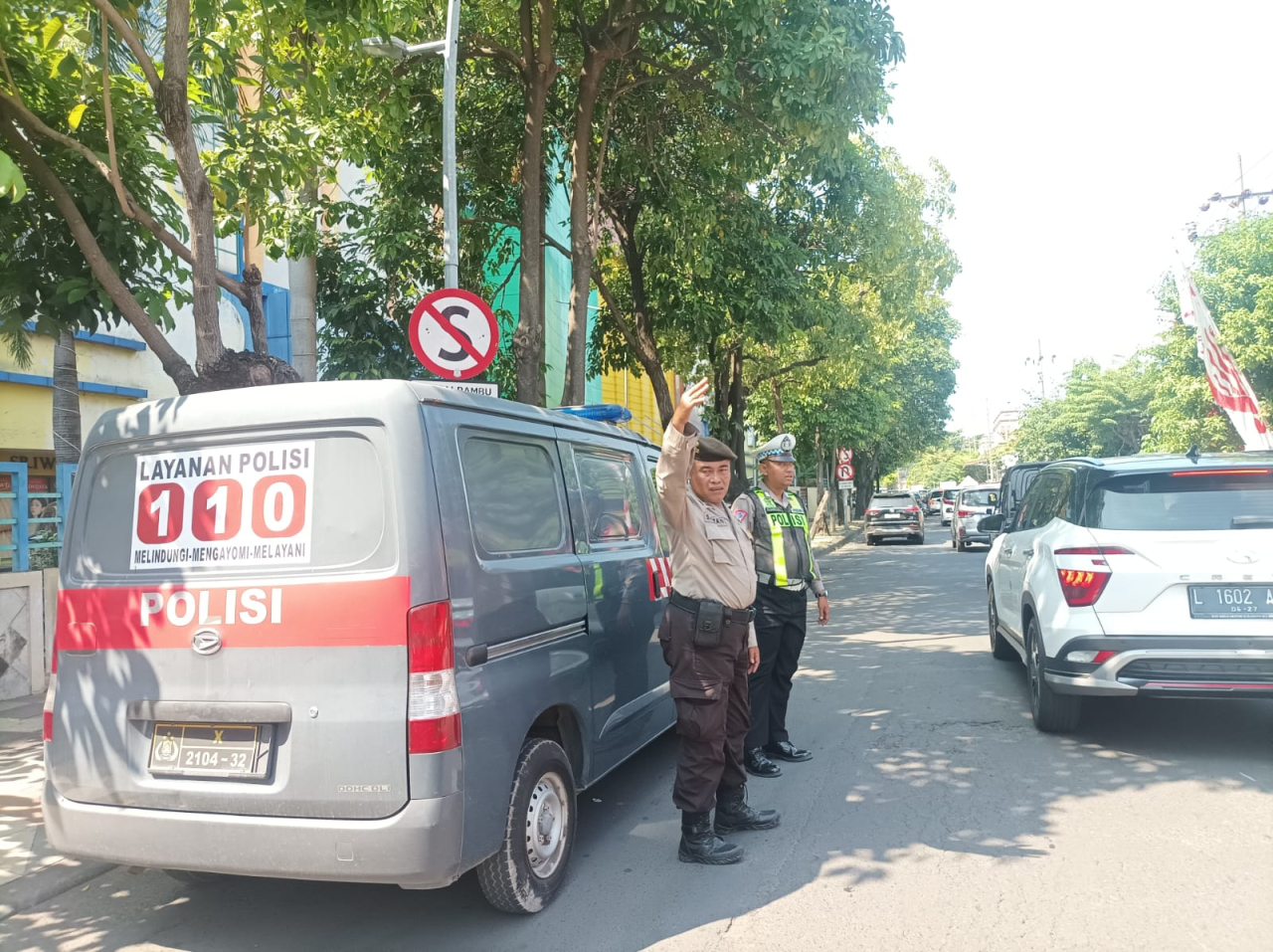 Penertiban Parkir Liar, Polsek Pabean Cantikan Tertibkan Kendaraan di Jalan Stasiun Kota