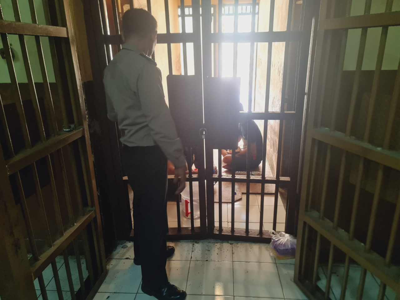 Kontrol Ruang Tahanan Polsek Pabean Cantikan, Pastikan Situasi Aman dan Kondusif