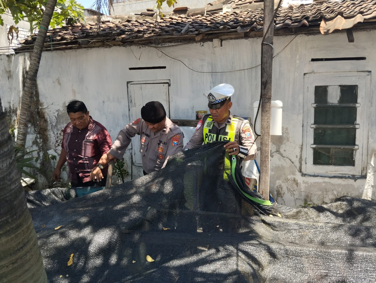 Polsek Semampir Laksanakan Patroli Harkamtibmas dan Pemantauan Program Ketahanan Pangan Budidaya Ikan Lele di Sidotopo
