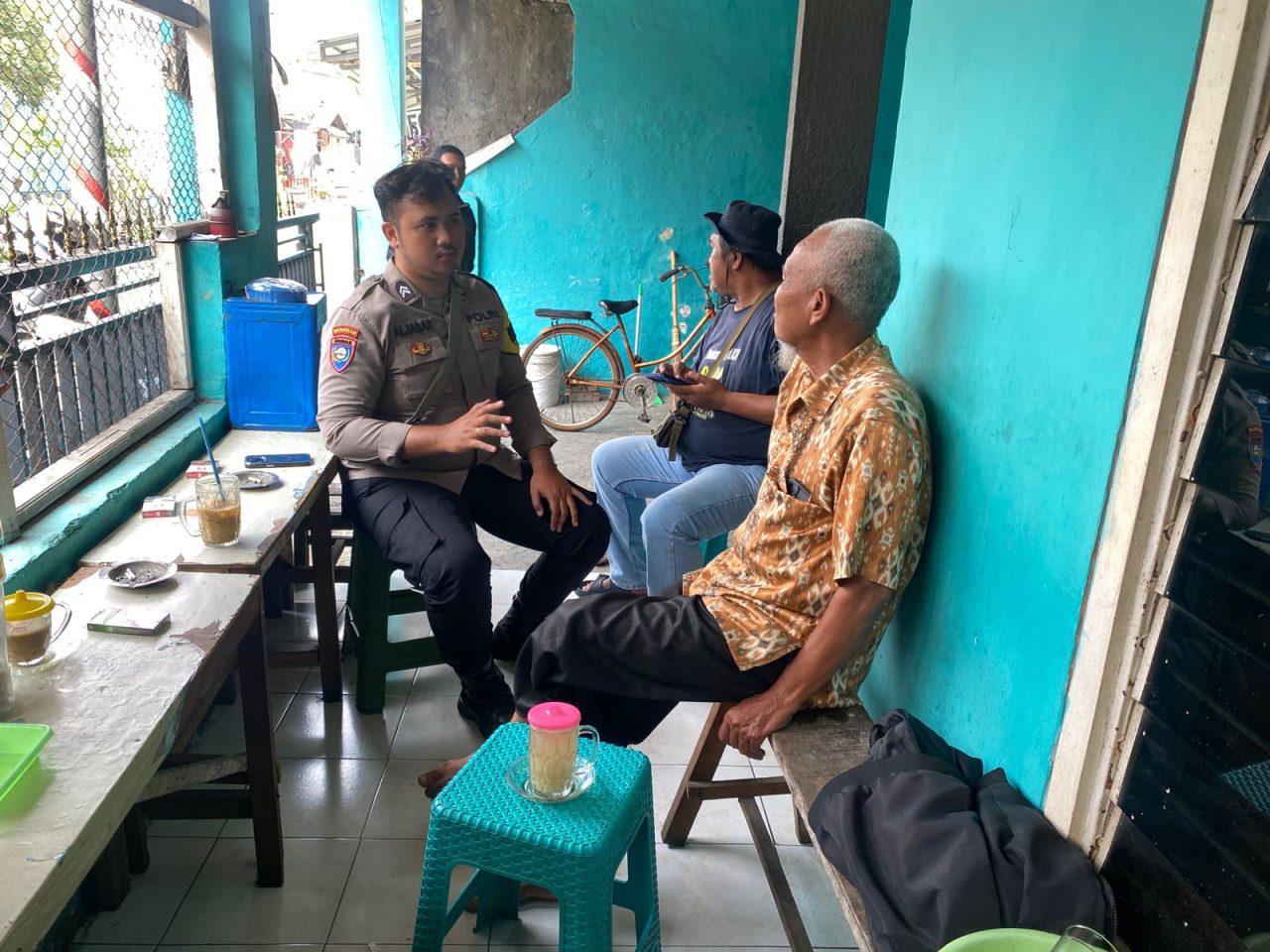 Bhabinkamtibmas Wonokusumo Laksanakan Sambang Dialogis Bersama Tokoh Masyarakat Ajak Warga Jaga Kamtibmas