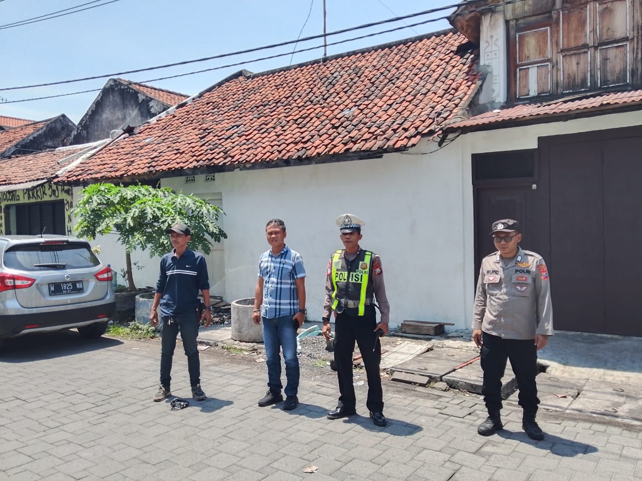 Patroli Harkamtibmas Polsek Semampir di Kawasan Jl. Petukangan untuk Antisipasi Kerawanan Wisata Religi