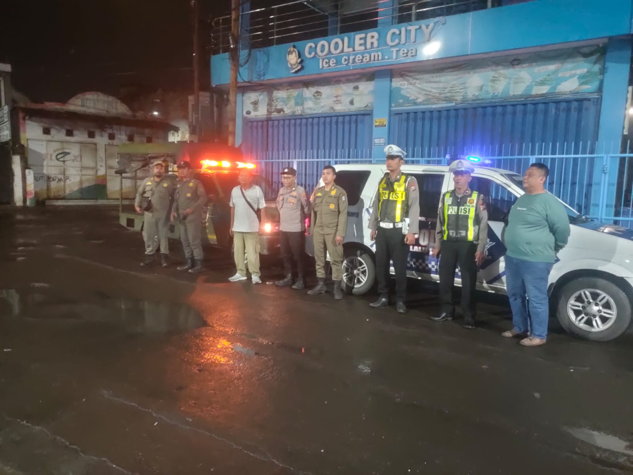 Patroli Kamtipmas Polsek Semampir Antisipasi Tawuran dan Balap Liar di Jalan Tenggumung Wetan