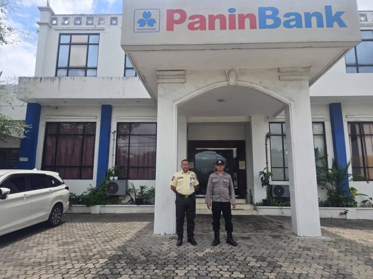 Patroli Pemantauan Objek Vital Panin Bank Tambak Langon, Polsek Asemrowo Tingkatkan Harkamtibmas