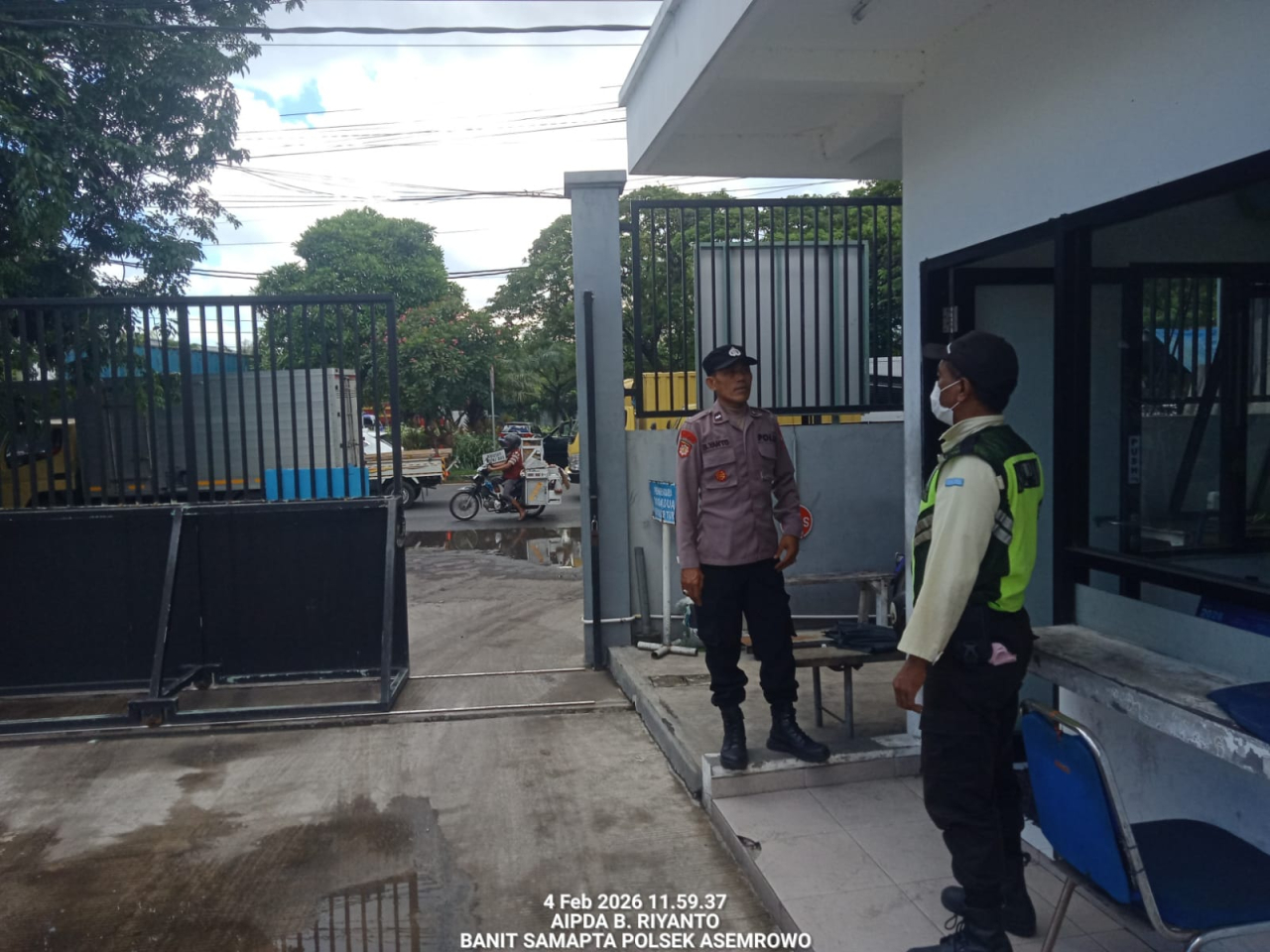 Patroli Kamtibmas Polsek Asemrowo Perkuat Pengamanan Pergudangan Injaplas Antisipasi Kerawanan 3C