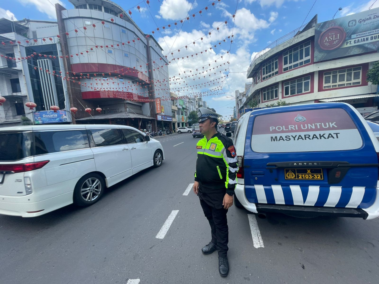 Personel Polsek Pabean Cantikan Laksanakan Patroli Harkamtibmas di Jalan Kembang Jepun Antisipasi 3C