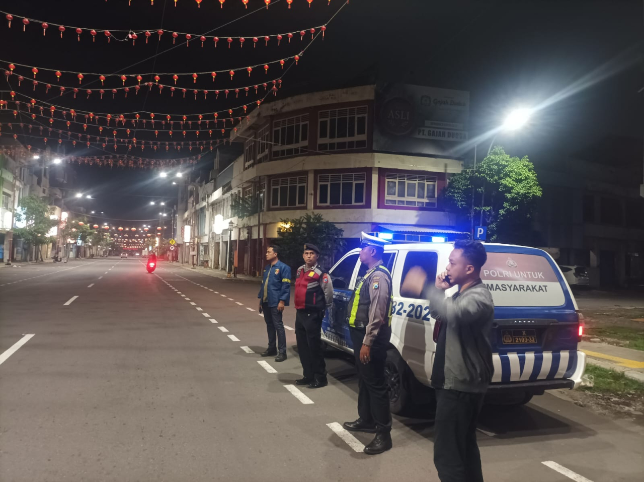 Patroli Dini Hari Polsek Pabean Cantikan di Kembang Jepun Antisipasi Balap Liar dan 3C